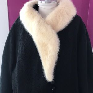 True vintage coat with real fur collar